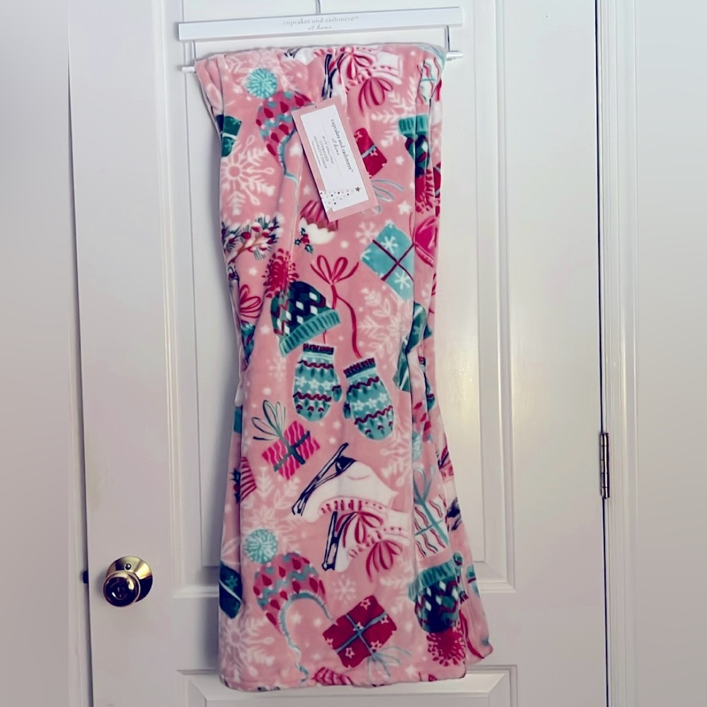 Cupcakes And Cashmere Oversized Blanket